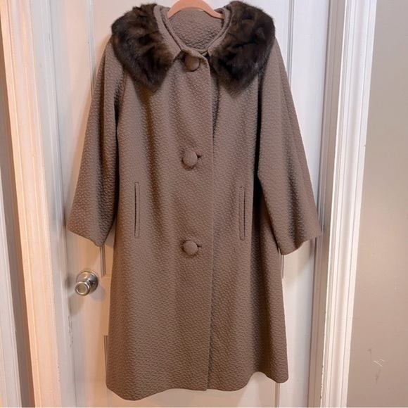 Vintage Jackets & Blazers - Vintage J’dimas Fur Trimmed coat